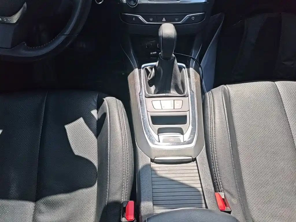 Peugeot 408 2015 Model 1.2T Automatic Luxury Edition фото 14