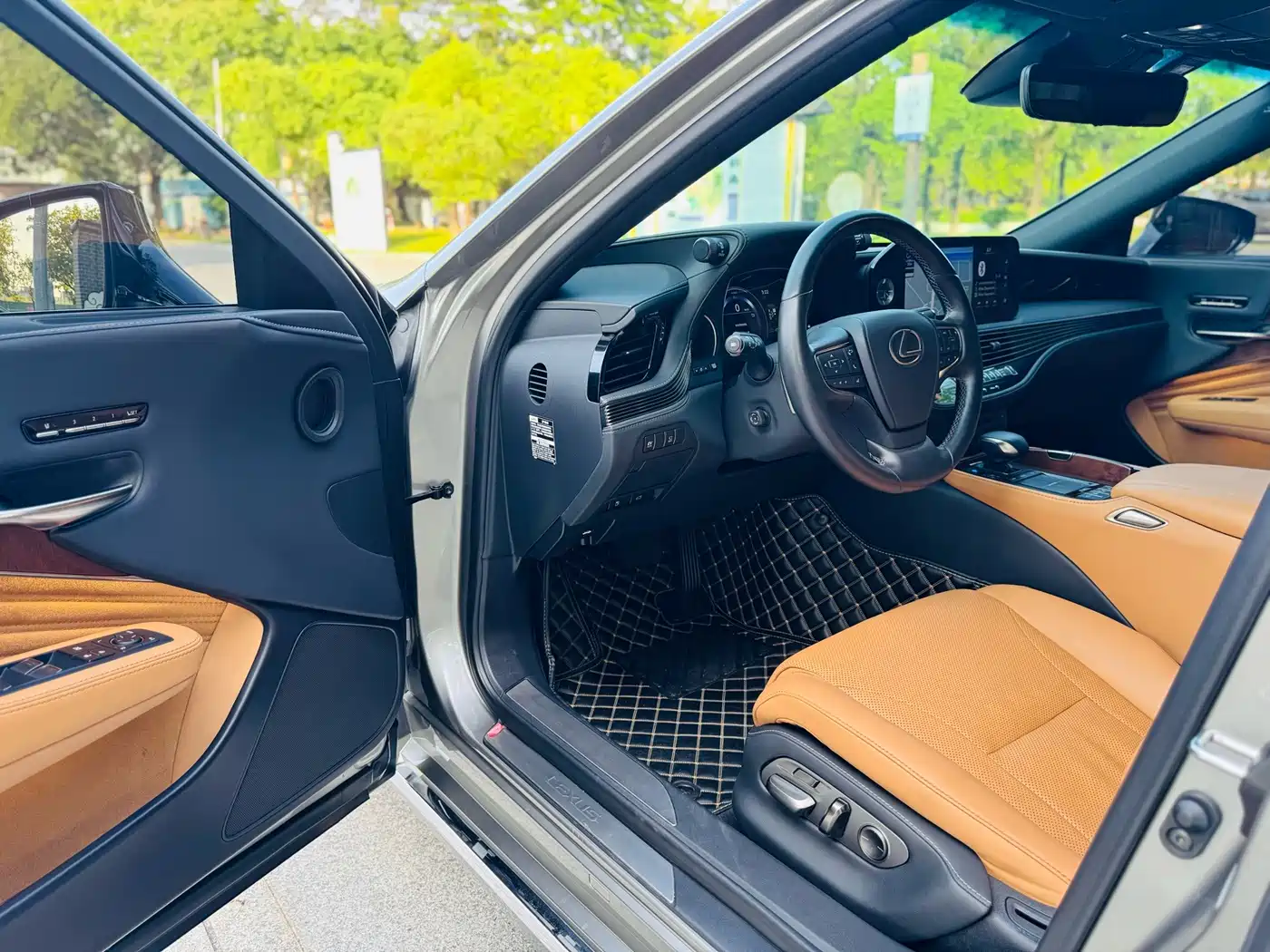 Lexus LS 2022 2021 500h Excellence Edition