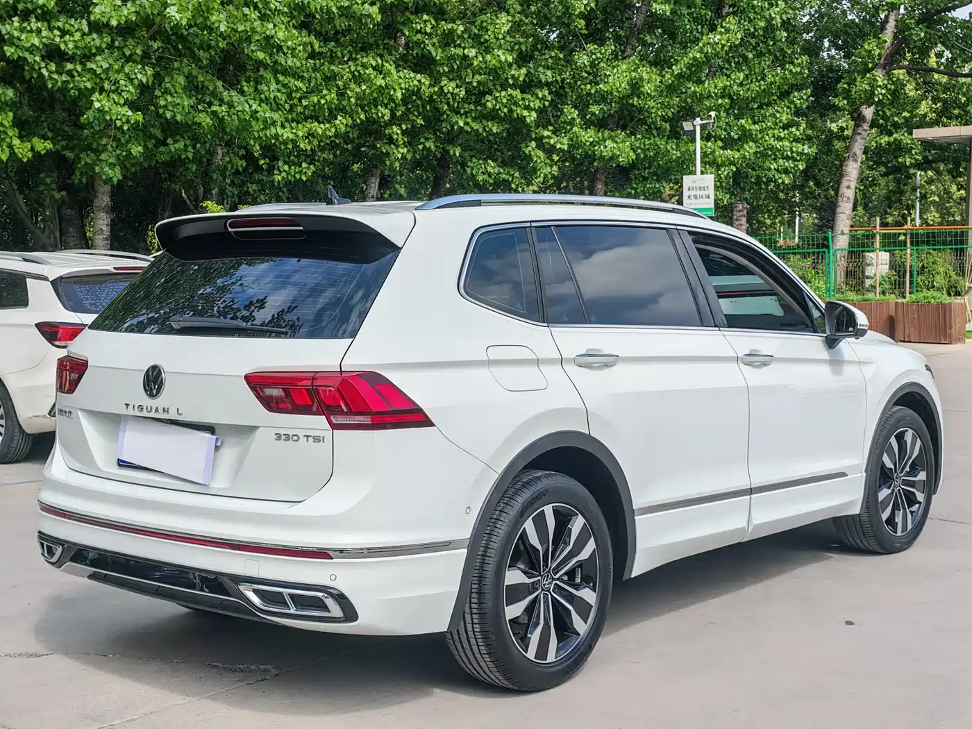 Volkswagen Tiguan L 2024 330TSI Automatic 2WD R-Line Premium Enjoyment Edition фото 19