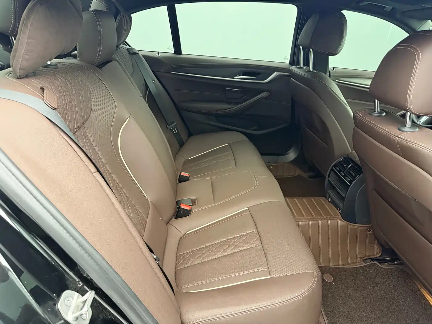 BMW 5 Series 2023 530Li Leading M Sport Package фото 13
