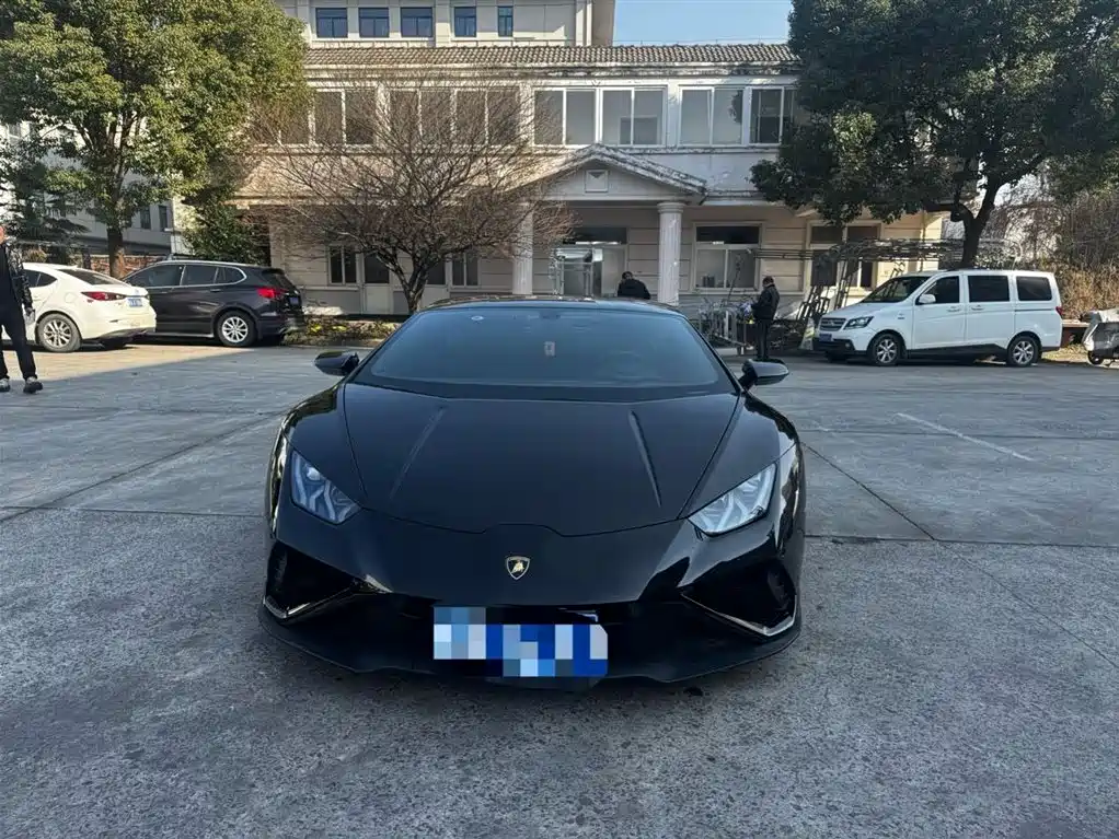 Lamborghini Huracán 2020 Huracán EVO RWD фото 2