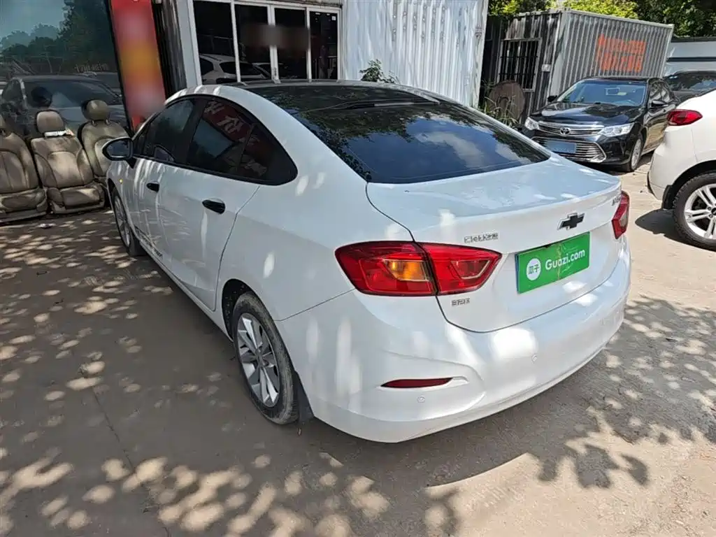 Chevrolet Cruze 2018 320 Automatic Pioneer Sunroof Edition фото 5