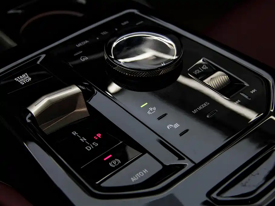 BMW 5 Series 2025 530Li Leading M Sport Package фото 21