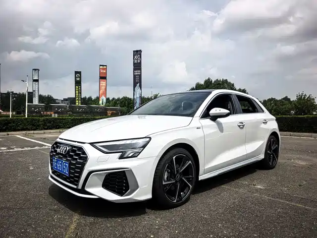 Audi A3 Sportback 35 TFSI, Стиль Спорт