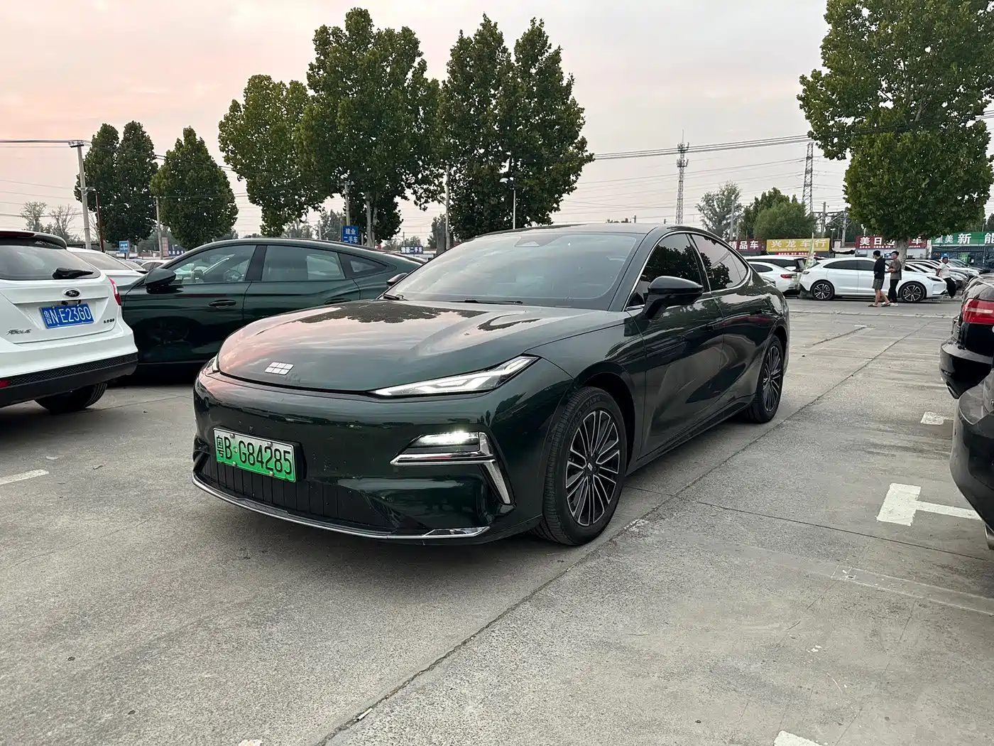 Geely Galaxy Galaxy Xingyao 8 2025 2025 130km EM-i Premium Edition