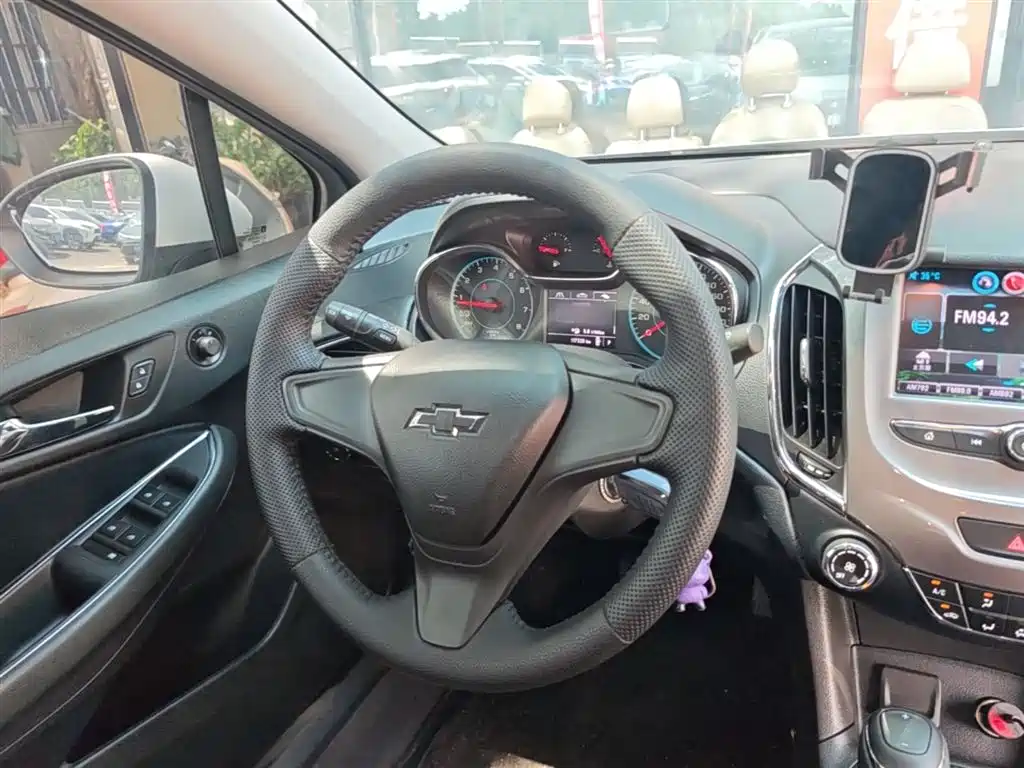 Chevrolet Cruze 2018 320 Automatic Pioneer Sunroof Edition фото 11