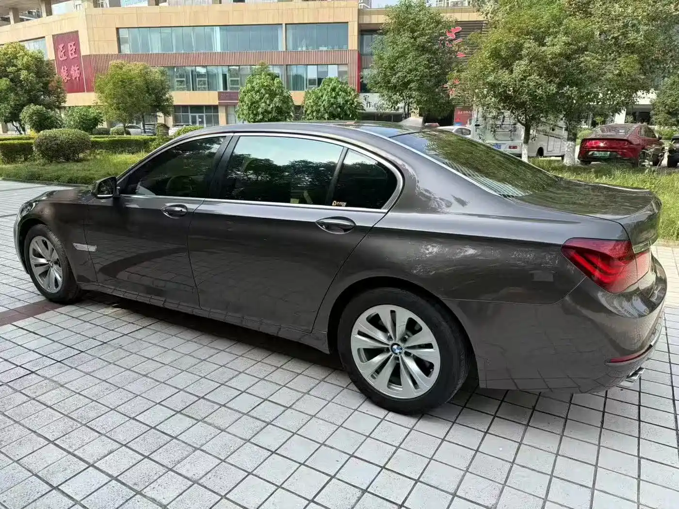 BMW 7 Series 2013 Model 730Li Luxury фото 4