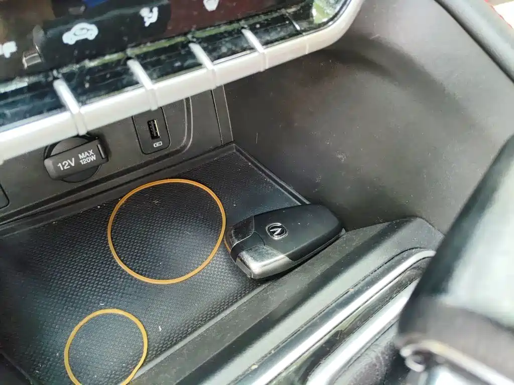 Фото 9 - Changan Eado