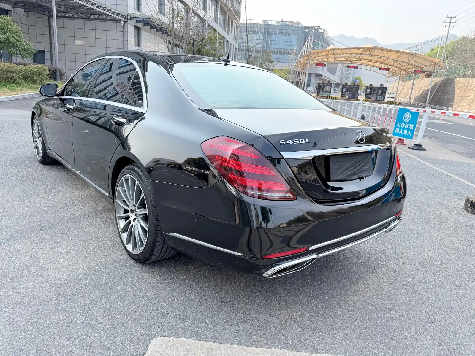 Photo 3 - Mercedes-Benz S-Class