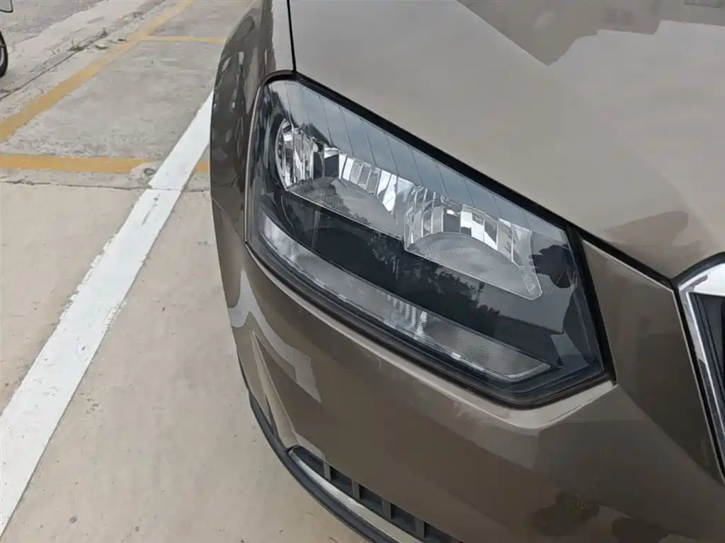 Škoda Yeti 2014 1.4TSI DSG Polar фото 13