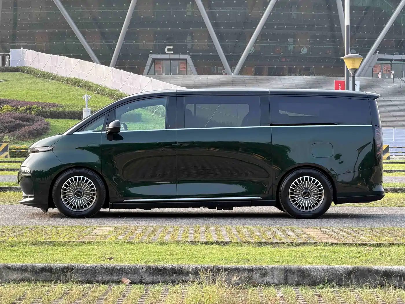 Geely Galaxy Yizhen L380 2025 Model 805km Flagship Edition AWD фото 5