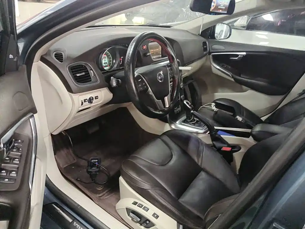 Volvo V40 2014 2014 2.0T Zhiya Edition