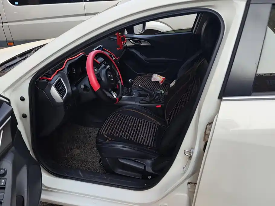صورة 9 - Mazda Mazda 3