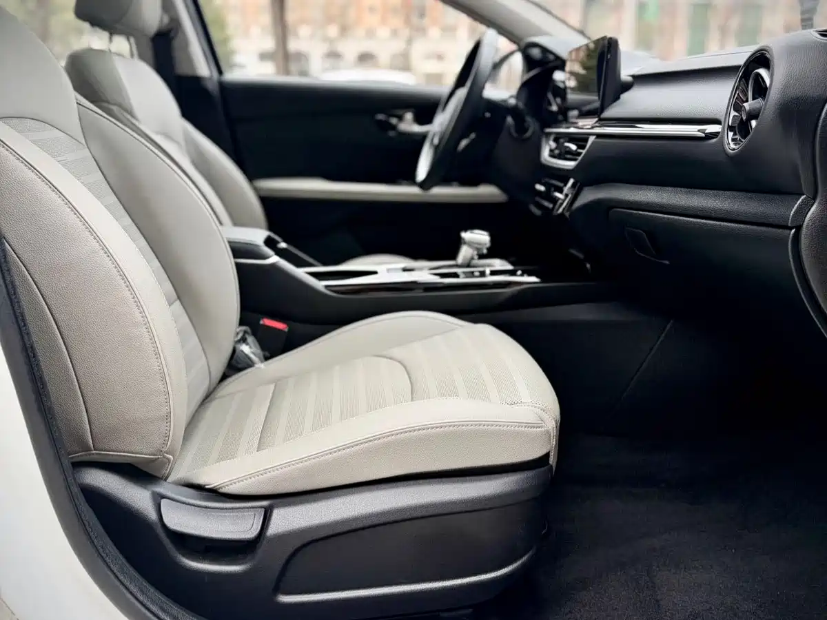 Kia K3 2023 Model 1.5L CVT Luxury Edition фото 13