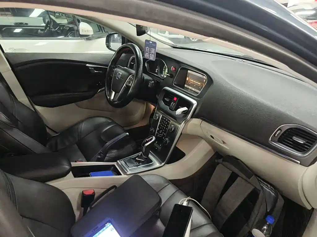 Volvo V40 2014 2014 2.0T Zhiya Edition