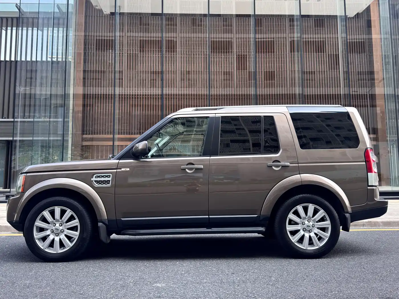 Land Rover Discovery 2012 3.0 SDV6 HSE Diesel фото 4