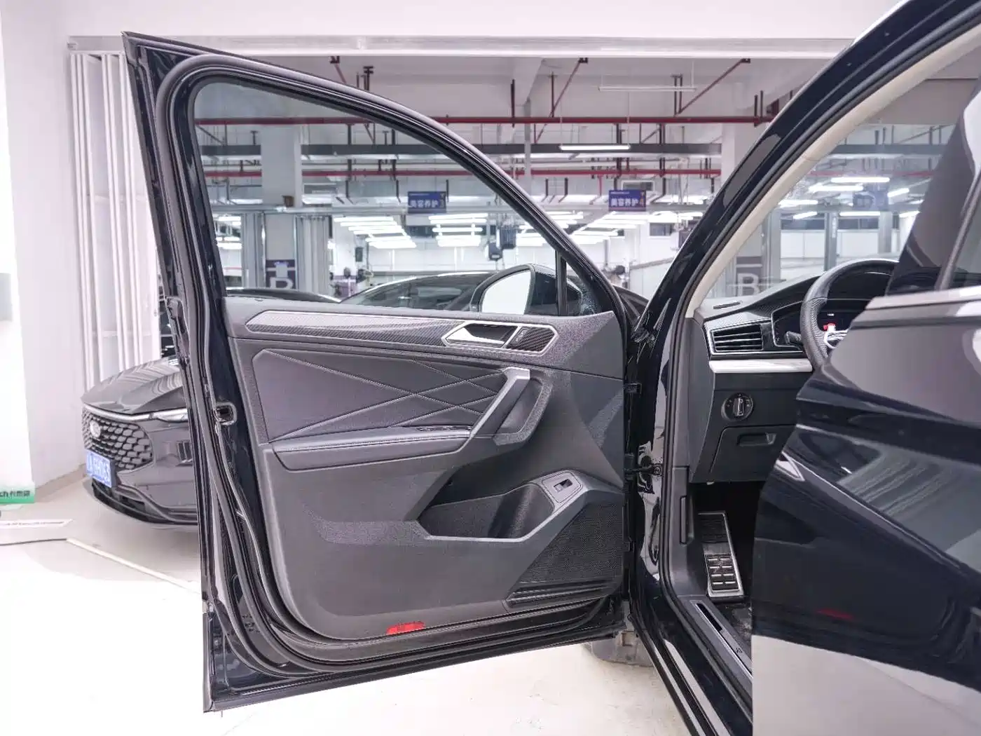 Volkswagen Tiguan L 2022 330TSI Auto 2WD R-Line Premium Edition фото 13