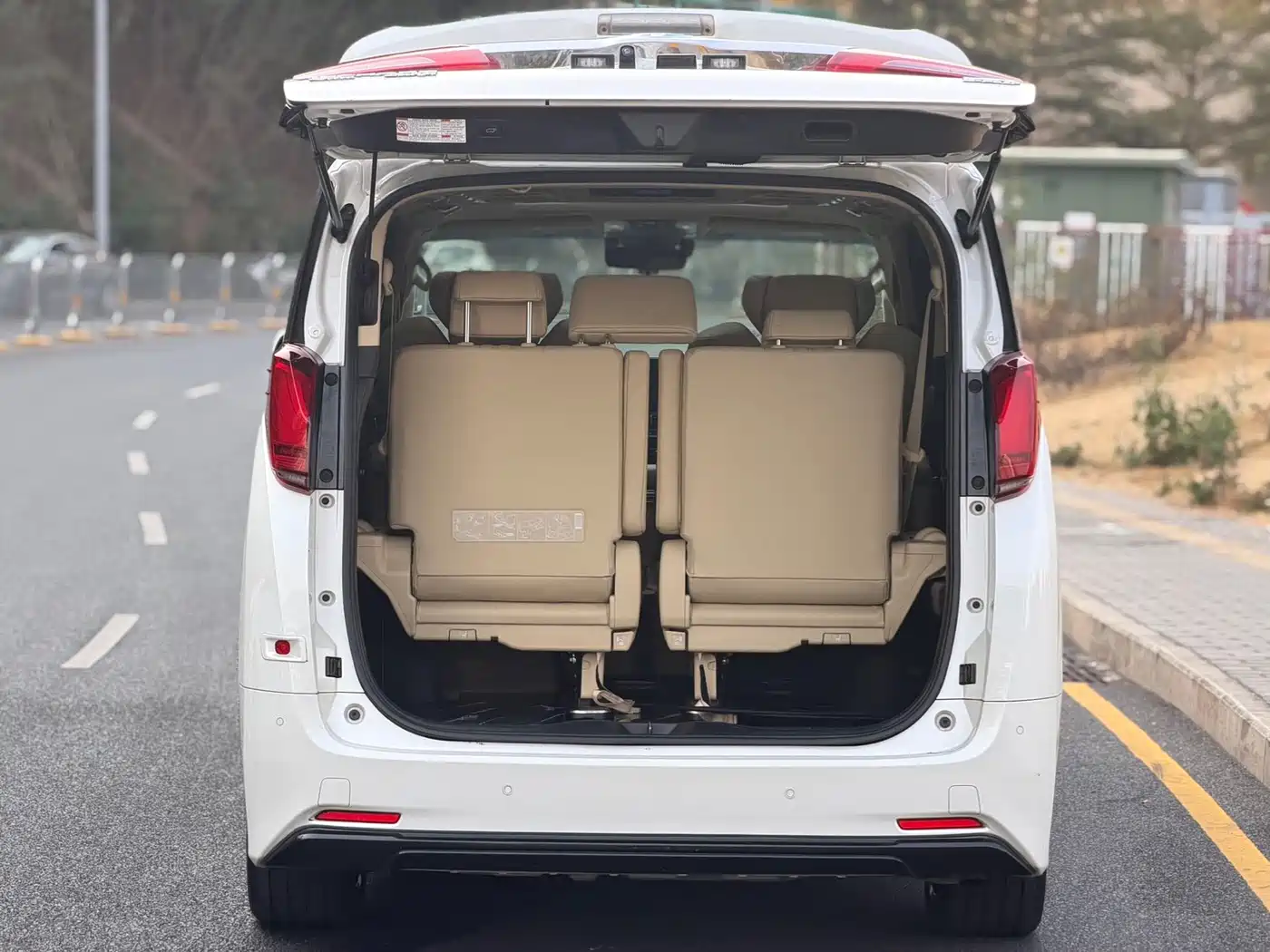 Toyota Alphard 2021 Hybrid 2.5L Premium фото 18