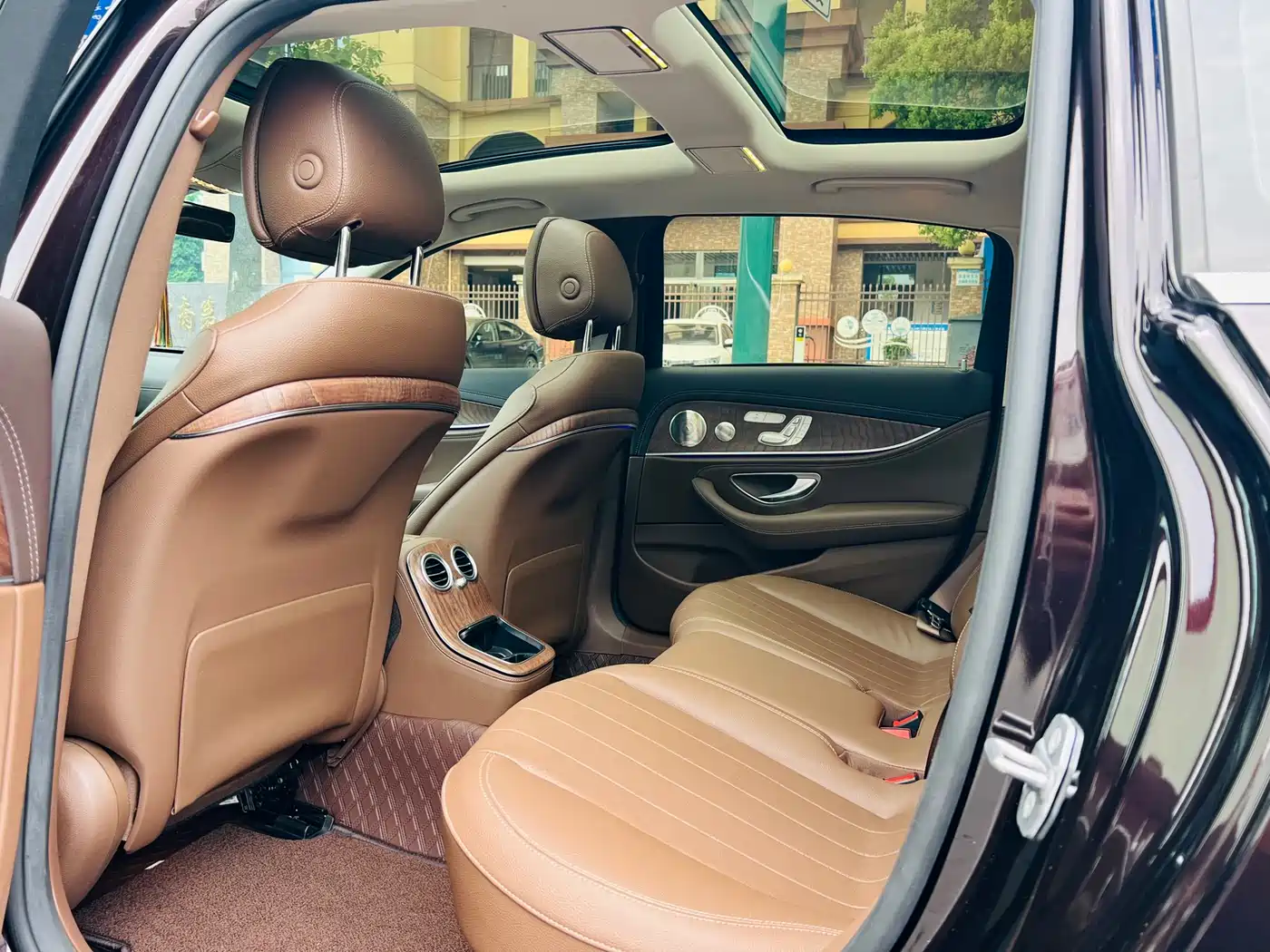 Mercedes-Benz E-Class 2022 E 300 L Luxury фото 10