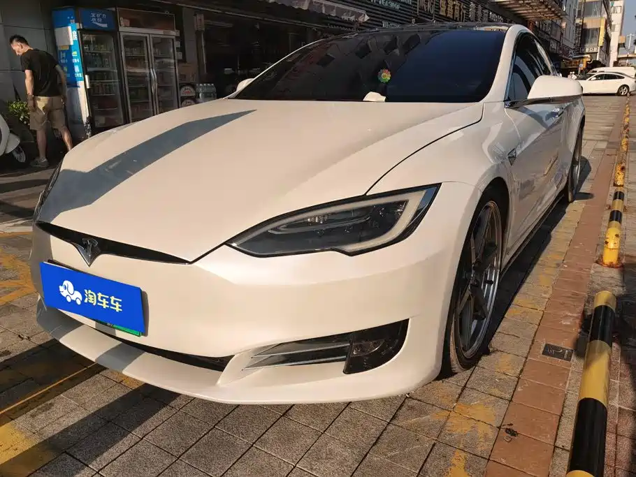 Фото 1 - Tesla Model S