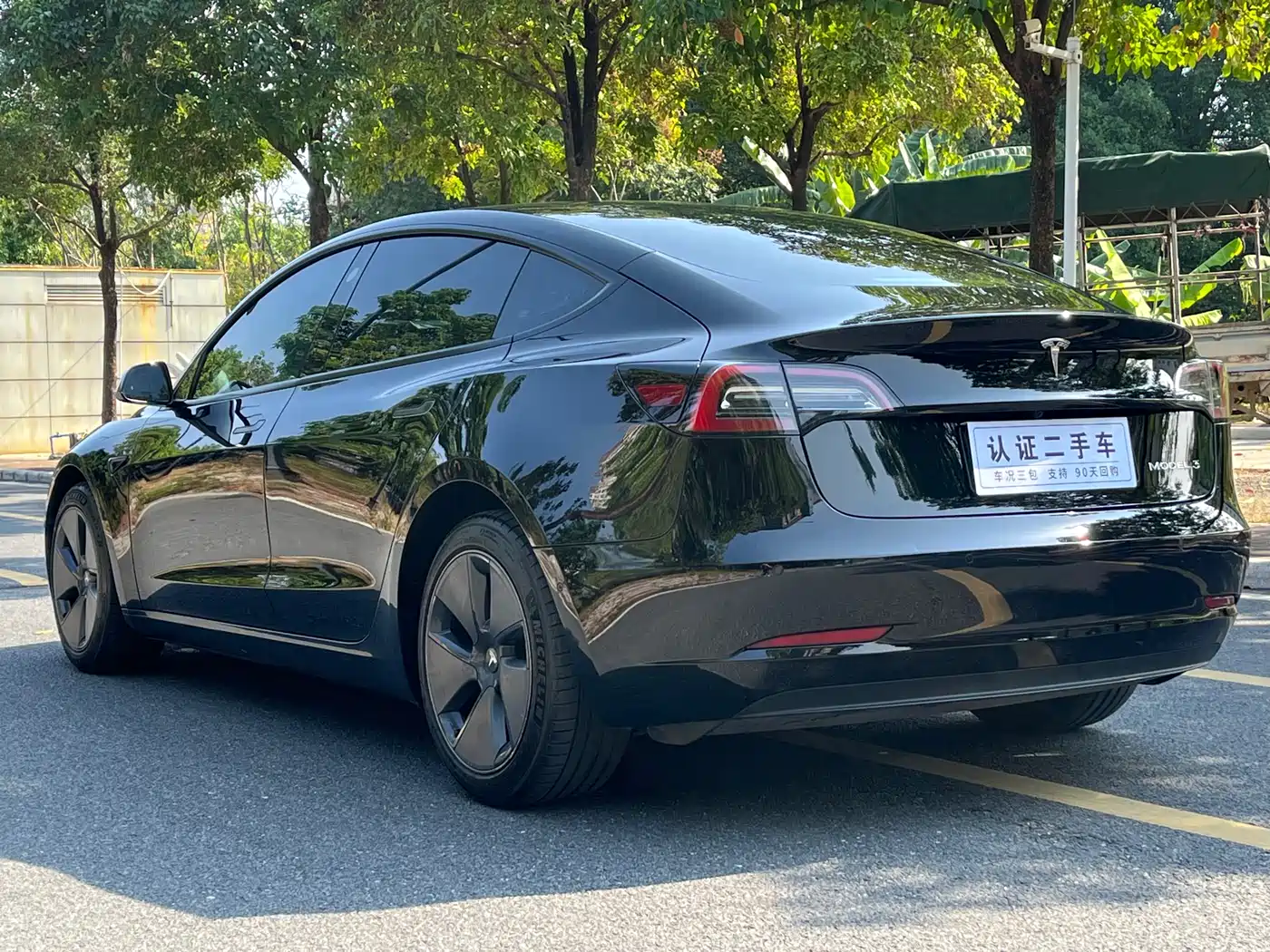 TESLA MODEL 3