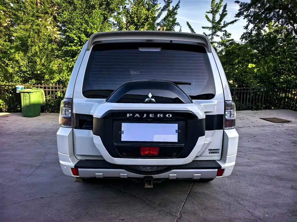 Mitsubishi Pajero (Import) фото 4