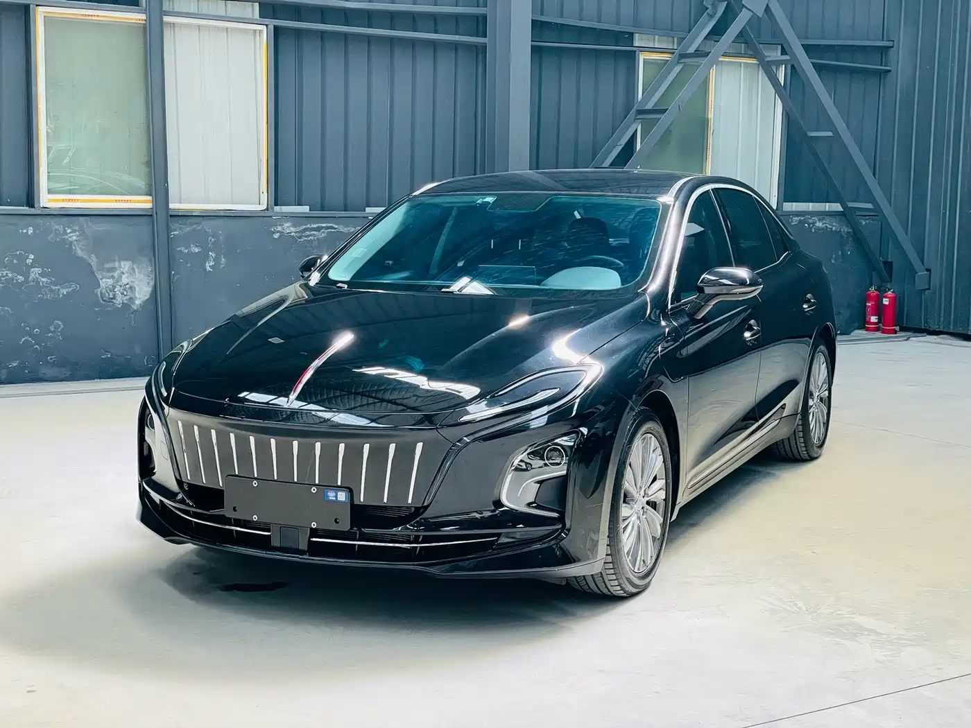 Hongqi E-QM5 2022