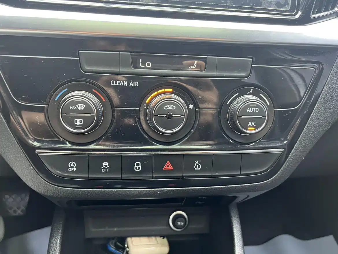 Škoda Kamiq 2023 1.5L Auto Comfort Edition фото 16