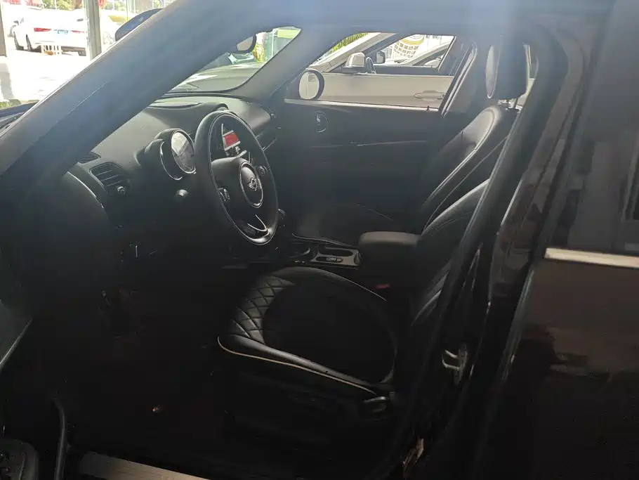 Фото 9 - MINI CLUBMAN