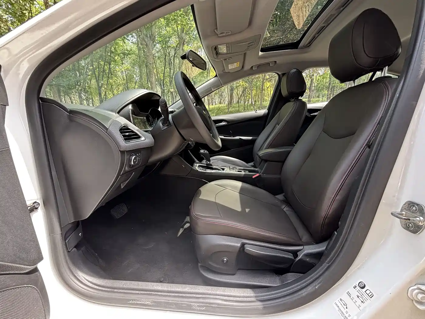 Chevrolet Cruze 2017 1.5L Automatic Pioneer Sunroof фото 6