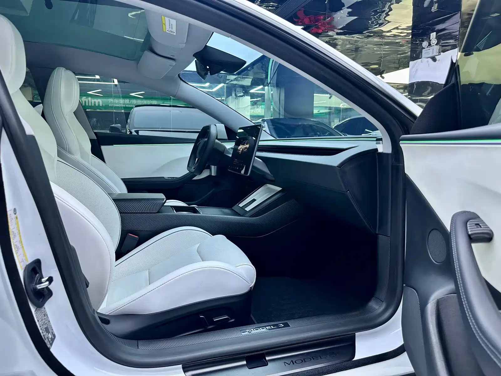 Фото 13 - Tesla Model 3