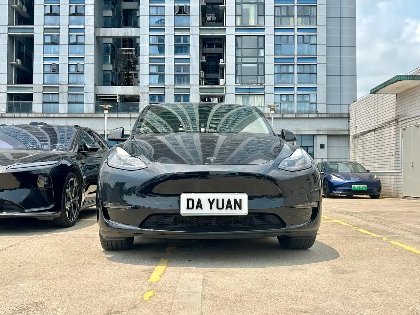 TESLA MODEL Y
