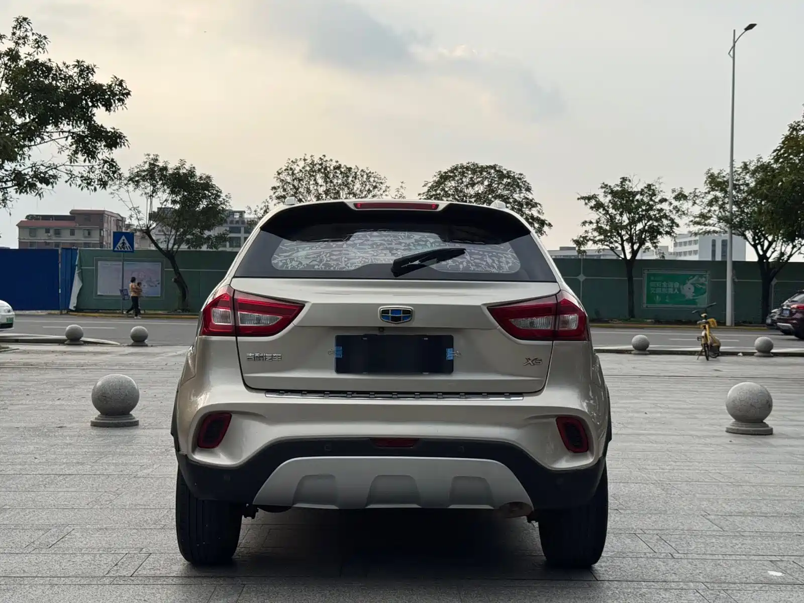 Фото 15 - Geely Vision X3