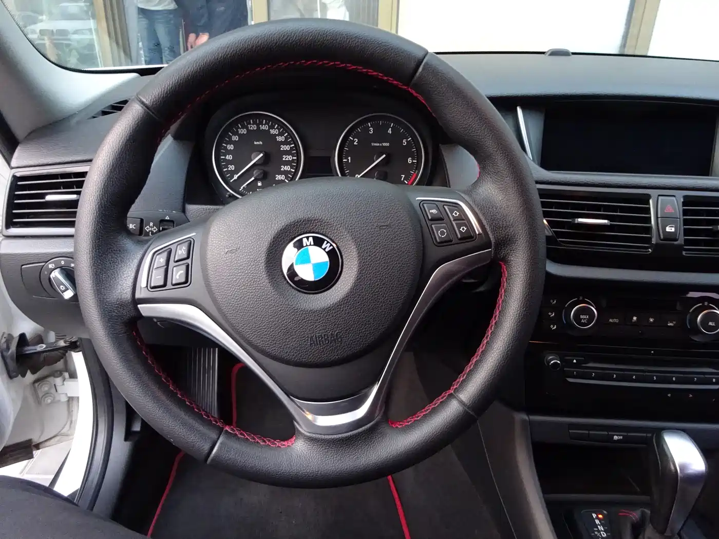 BMW X1 2013 sDrive18i Sport Design Package фото 12
