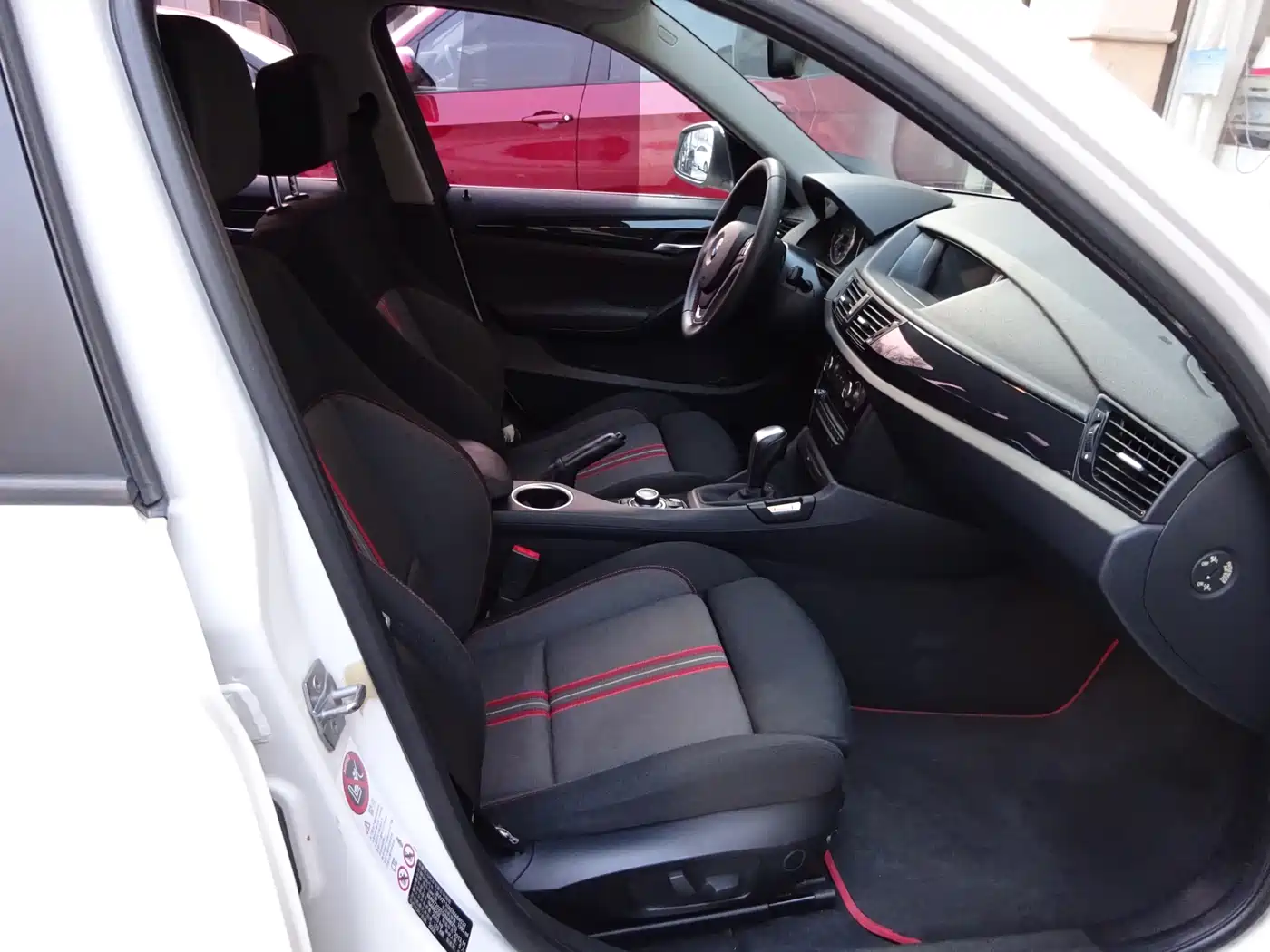 BMW X1 2013 sDrive18i Sport Design Package фото 10