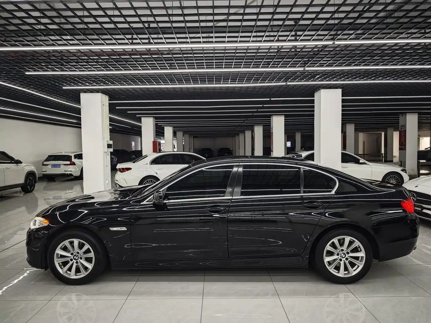 BMW 5 Series 2012 523Li Luxury фото 3