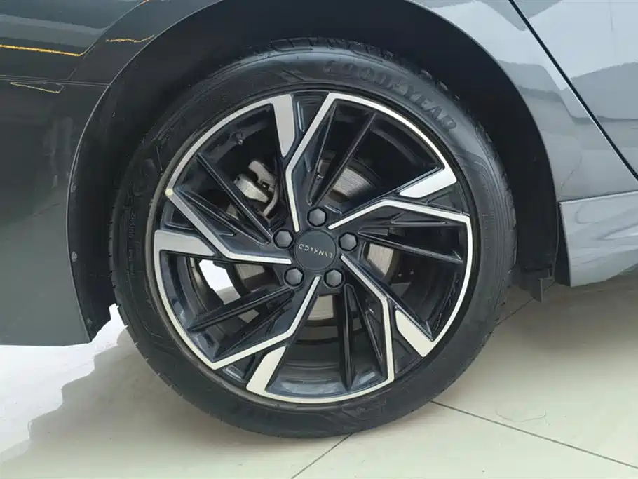 Lynk & Co 03 2023 1.5TD DCT Power Plus фото 6