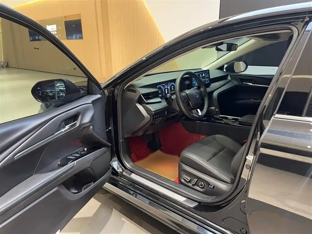 Toyota Camry 2024 Hybrid 2.0HG Premium Edition фото 4