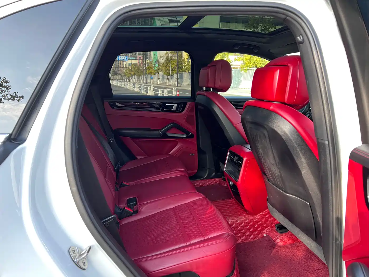 Porsche Cayenne New Energy 2022 Cayenne E-Hybrid 2.0T Platinum Edition фото 11