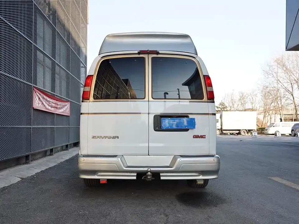 GMC Savana 2009 2010 6.0L Business Star 10-Seater