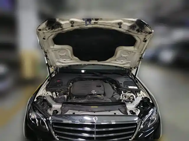 Mercedes-Benz E-Class 2020 Model E 260 L Sport — фото 3