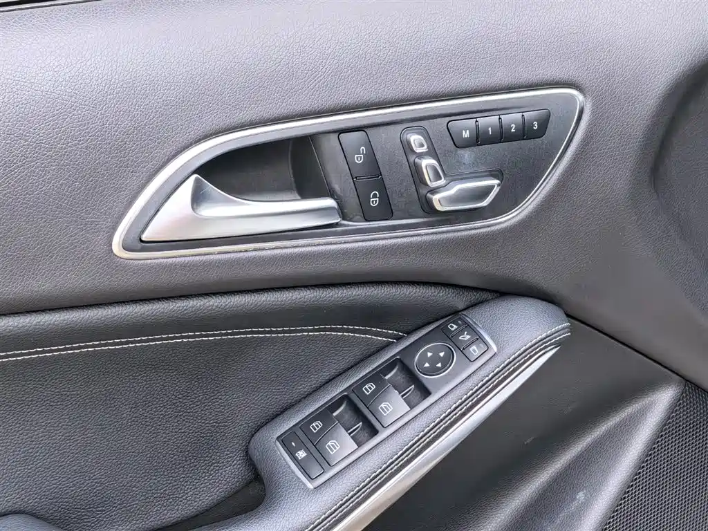 Mercedes-Benz GLA 2017 GLA 220 4MATIC Fashion фото 5