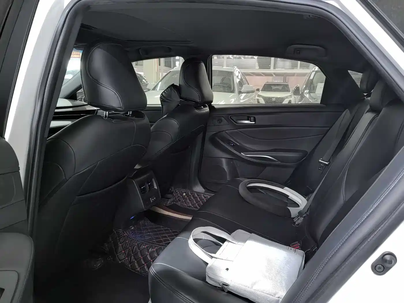Toyota Avalon 2022 2.0L Progressive Edition фото 10