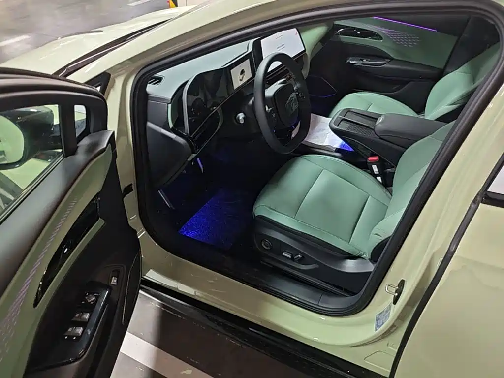 Hongqi EH7 2026 2025 690 Smart Selection Edition