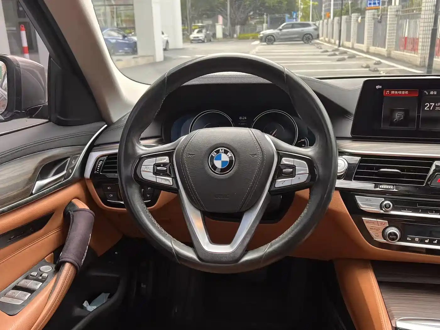 BMW 5 Series New Energy 2018 530Le Luxury Package фото 15