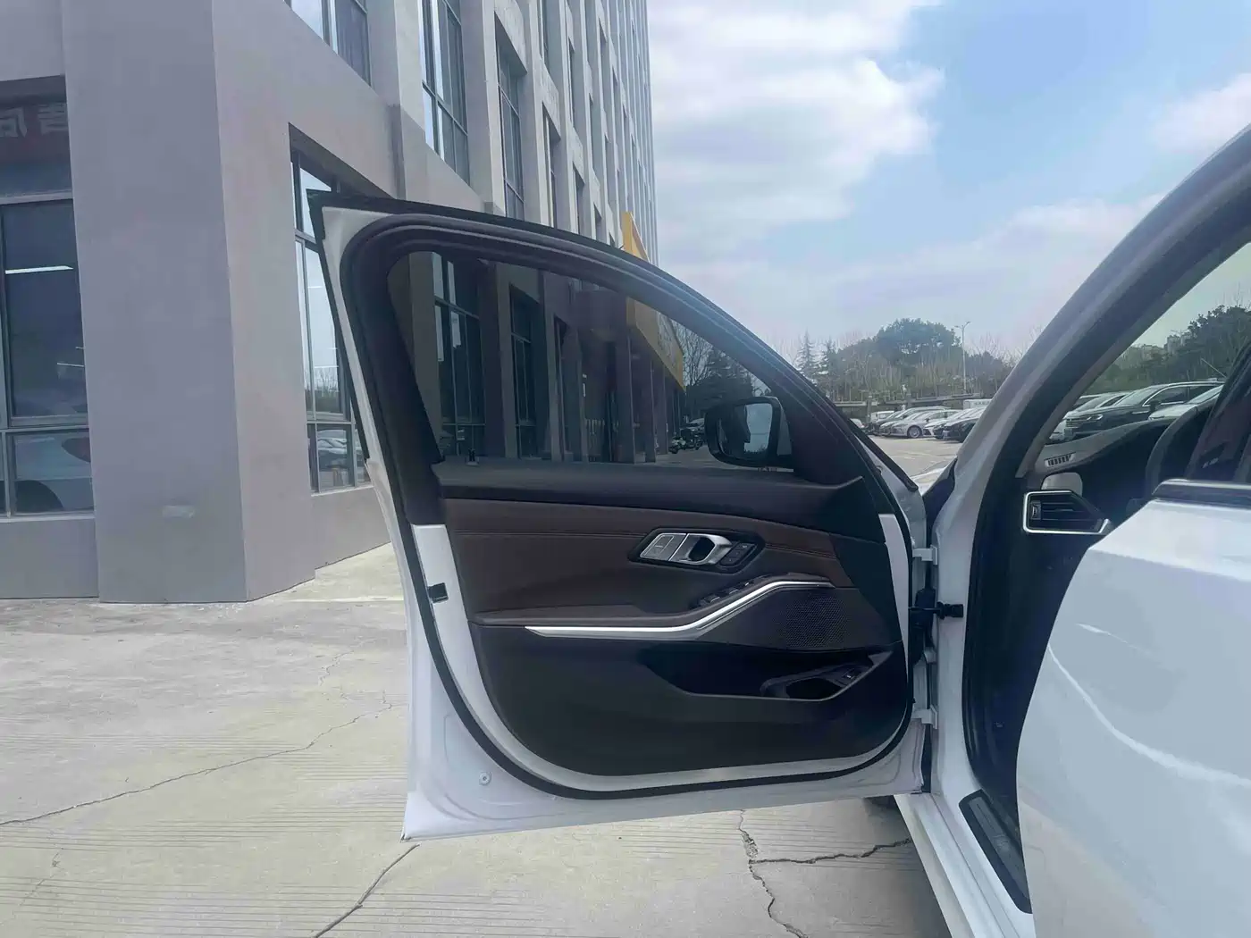 BMW 3 Series 2020 325Li Launch Edition фото 10