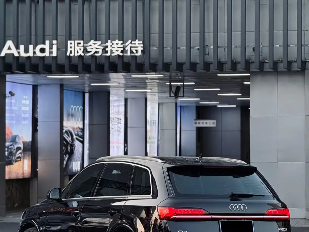 AUDI Q7