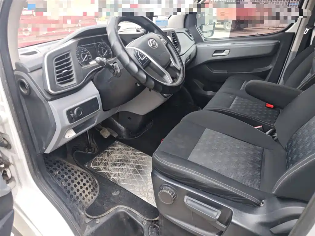 SAIC Maxus Xintu V80 2024 Aoyun Value Edition 6AMT Short Wheelbase Ultra-Low Roof 127Ps 5/6 Seats фото 8
