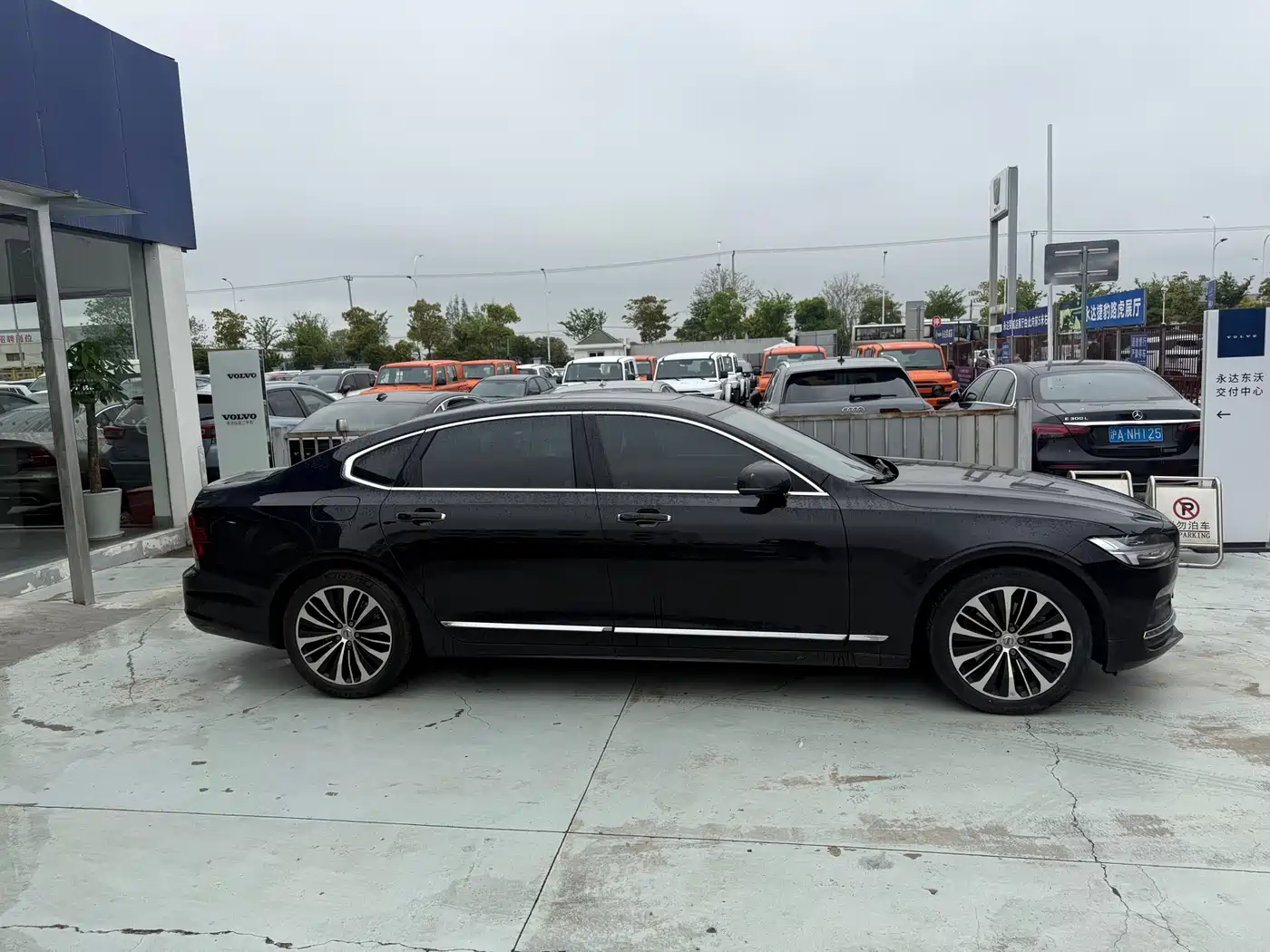 VOLVO S90