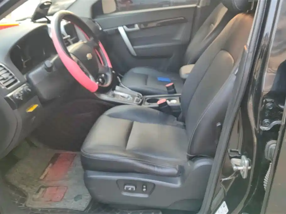 Chevrolet Captiva 2017 2.4L 2WD Luxury Edition 7-Seater фото 9